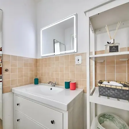 דירה Stylish Next To Castle, Location *