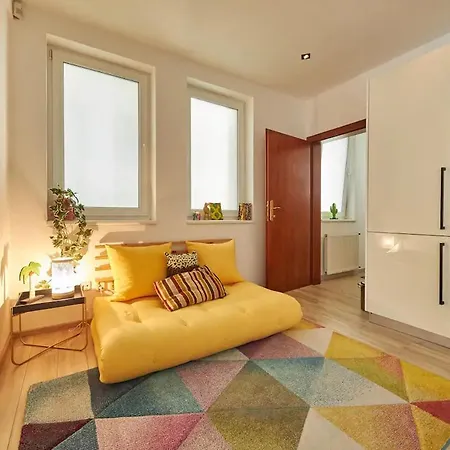 Stylish Next To Castle, Location דירה *