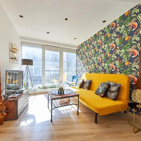 Stylish Next To Castle, Location *