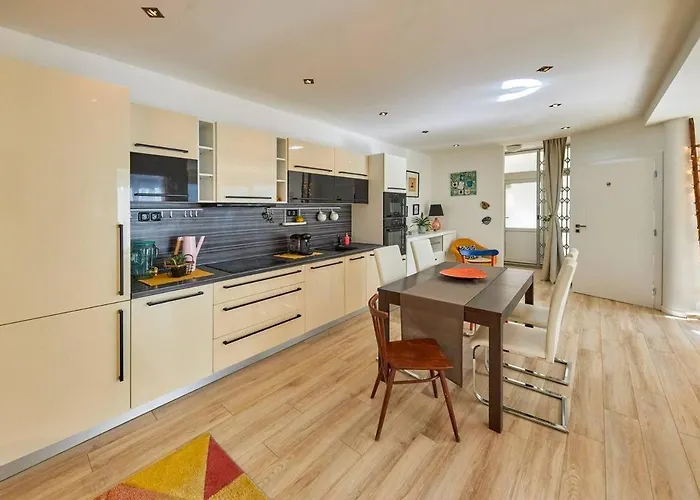 Apartmán Stylish Next To Castle, Location