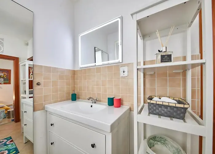 Apartment Stylish Next To Castle, Location *