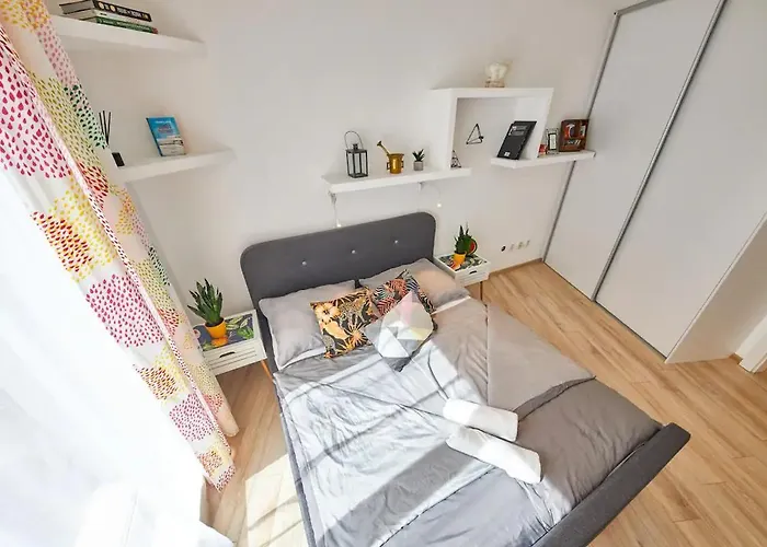 Apartment Stylish Next To Castle, Location