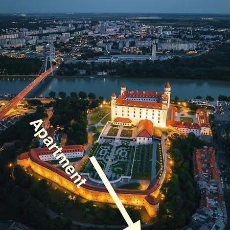 Stylish Next To Castle, Location