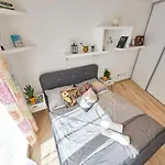 Appartement Stylish Next To Castle, Location